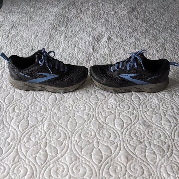3/$15 Brooks Divide Trail Running Shoe Black/Blue in a Women's size 7 Medium - Picture 4 of 10